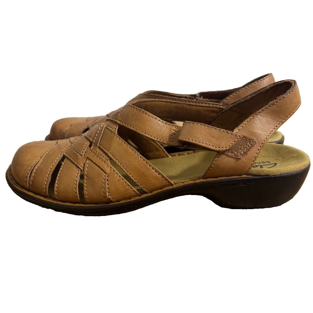 Clarks Bendables Sandals Women’s Sz 7.5 Camel Brown Leather Closed Toe Comfort